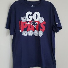 Nike Go Pat’s Size L Navy Blue Red/White Design T-Shirt