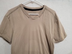 Buckle Black L V-Neck Shirt Tan Beige Short Sleeve Triple Stitch Detail Men’s