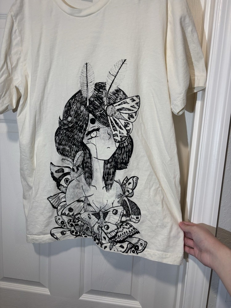 Apari Moth Girl Moth Graphic Print T-Shirt Mens XL Anime Japan