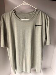 Nike Dri-FIT The Nike Tee Men’s Gray Knit Logo T-Shirt Crew Neck Size M