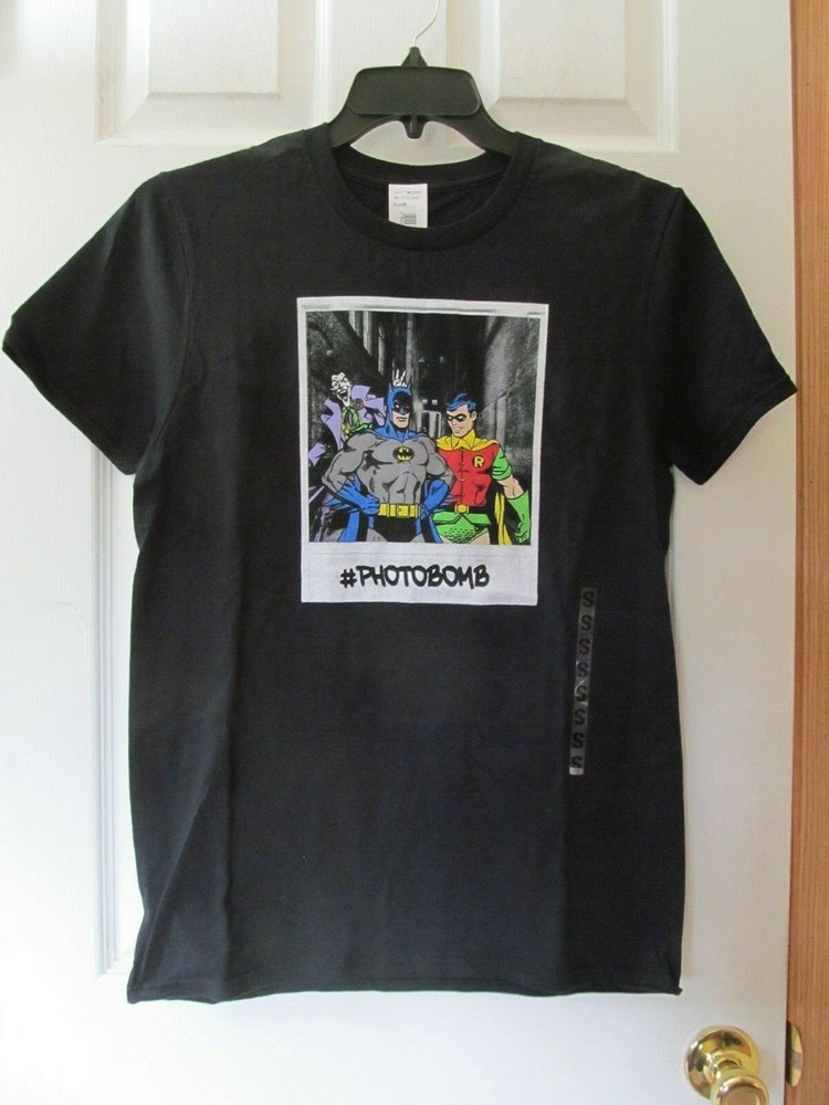 NWT Men’s DC COMICS BATMAN GRAPHIC T-SHIRT size Small Black Solid Graphic