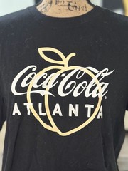Coca-Cola Atlanta Georgia Peach Graphic Cropped T-Shirt