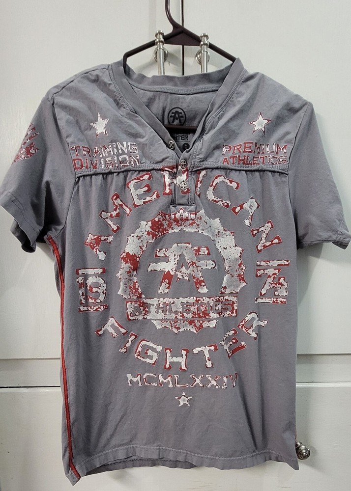 American Fighter Gray and Red Distressed Three Button Up Men’s Medium T-shirt