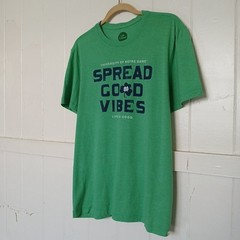 Life is Good Notre Dame T-Shirt Spread Good Vibes Men’s Medium Classic Fit Green