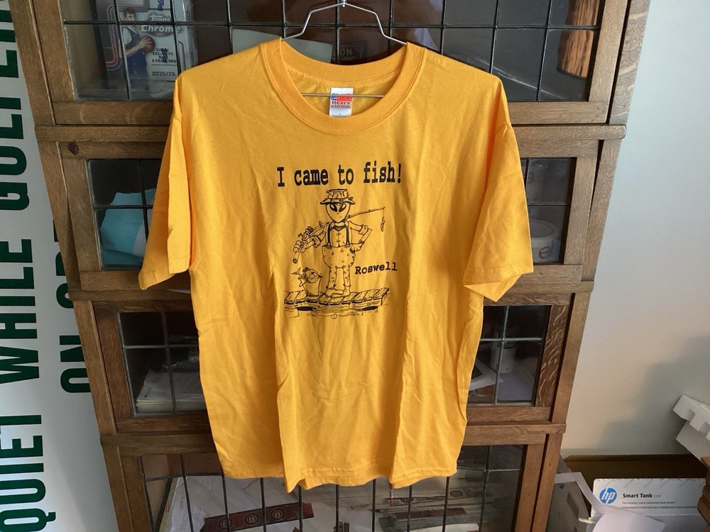 2004 Roswell New Mexico FISHING ALIEN Yellow GILDAN Graphic Funny T-shirt SZ L