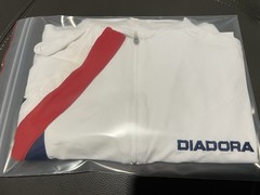 🔥DIADORA DIADRY MEN’S SHORT SLEEVE 1/4 ZIP T-SHIRT WHITE/RED/BLUE SIZE SMALL
