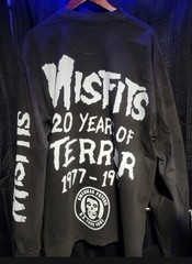 MISFITS LONG SLEEVE ON SHAKA HEAVYWEIGHT