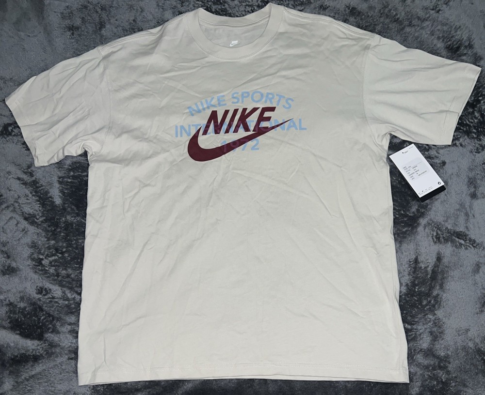 Medium Men’s Nike Sports International 1972 Short Sleeve DR8006-072 Light Bone