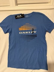 Oakley Vault Exclusive Blue Cotton Regular Fit Graphic Logo Tee Men’s L
