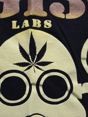 G13 Labs T-Shirt Size Large Black Pot Leaf Marijuana Weed Premium Seeds Gas