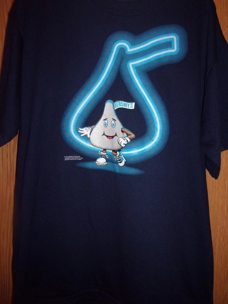 Hershey Kisses black L t shirt