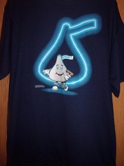 Hershey Kisses black L t shirt