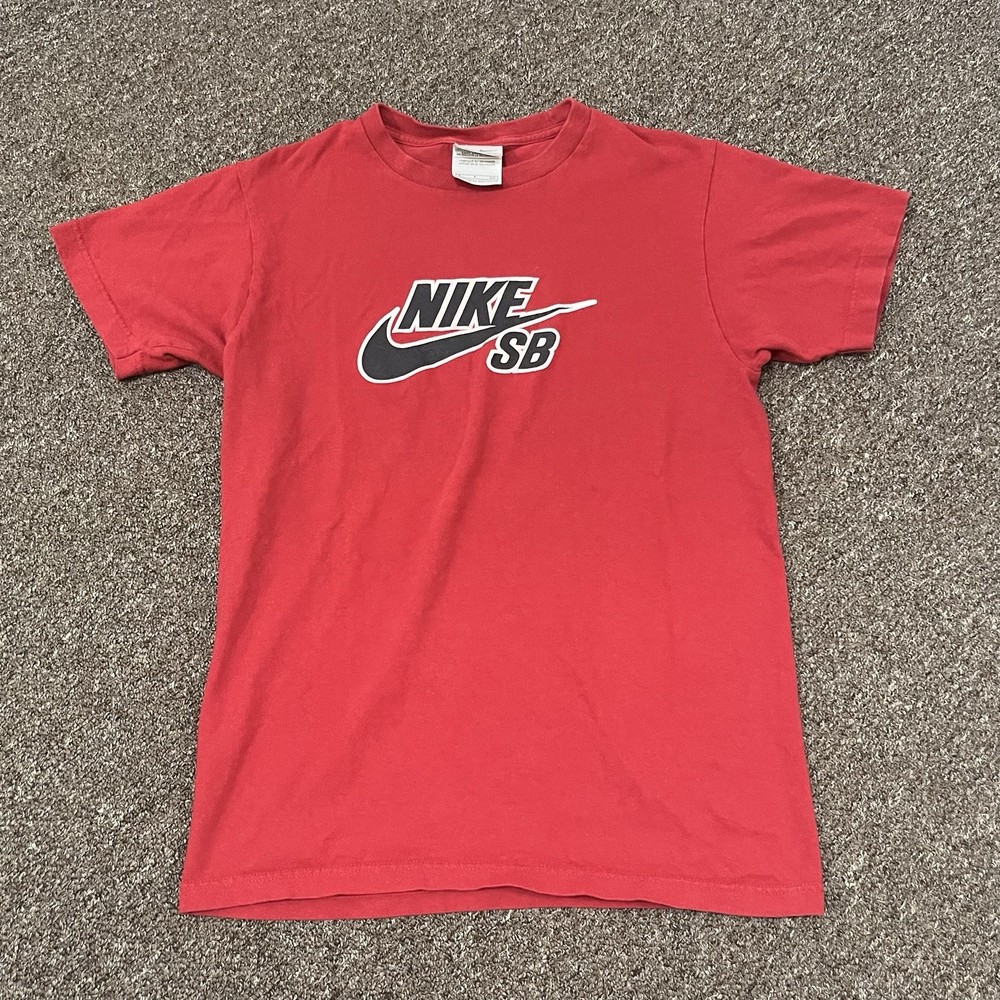 Nike SB Men’s Vintage T Shirt Y2K Silver Tag Sz Small Red Logo Tee Skater Grunge