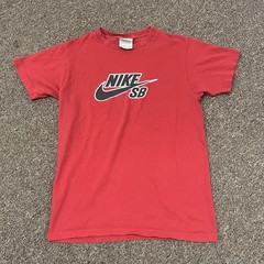 Nike SB Men’s Vintage T Shirt Y2K Silver Tag Sz Small Red Logo Tee Skater Grunge