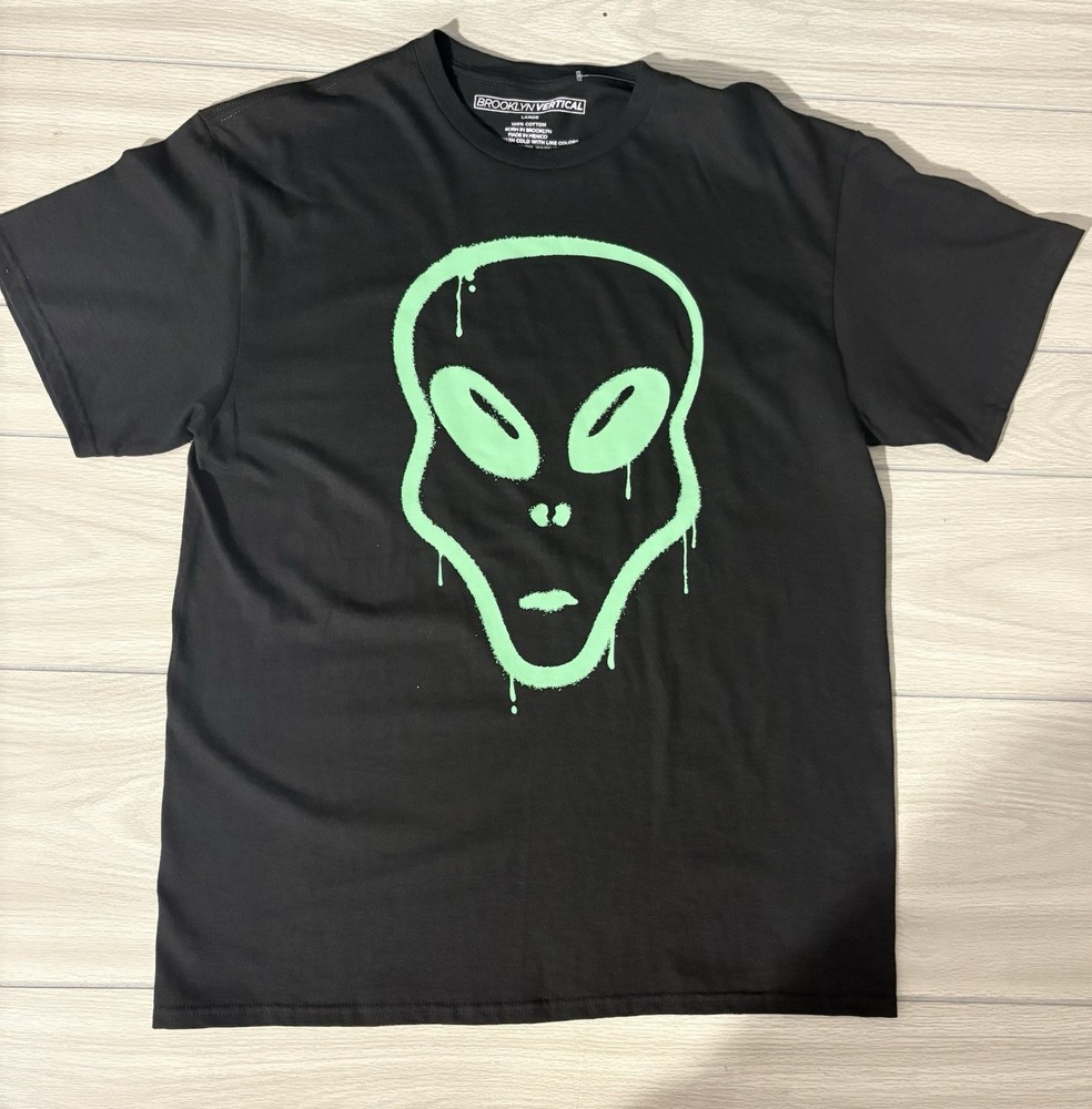 BROOKLYN VERTICAL Black T Shirt Men’s Size L