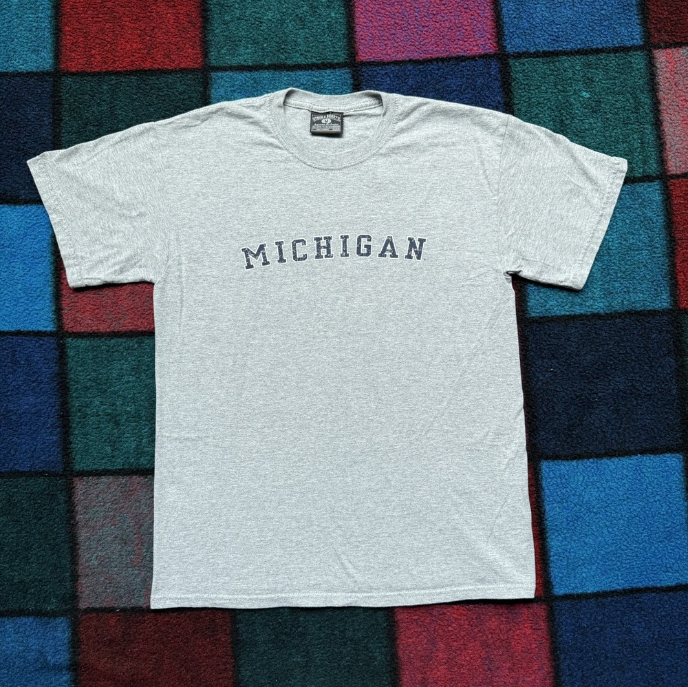 Vintage Steve & Barrys Michigan Wolverines Logo Spellout Tshirt Men’s Medium