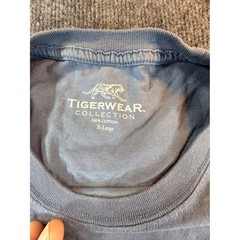 Tigerwear Collection Auburn Tigers Men XL Blue Pocket T-Shirt NCAA Graphic Tee