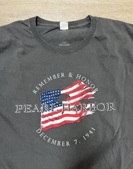 Remembering Pearl Harbor 1941 Mens Large Short Sleeve T-Shirt Tight Athletic Fit