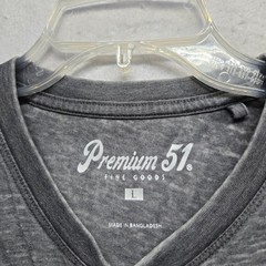 Premium 51 gray graphic t-shirt men size l.