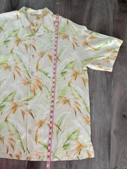 Tommy Bahama Men’s 100% Silk Short Sleeve Hawaiian Shirt Relaxed Fit Tropical L