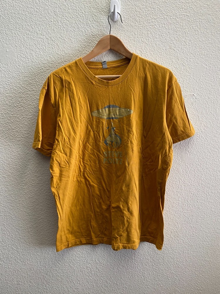 Steve Polz Alien Ship Cowboy Singer Rugburns Indie Rock T-Shirt Men’s XL Mustard