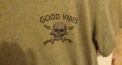 Carbon Good Vibes Skull T-Shirt Mens Sz LG Crew Neck SS Longer Length Round Hem