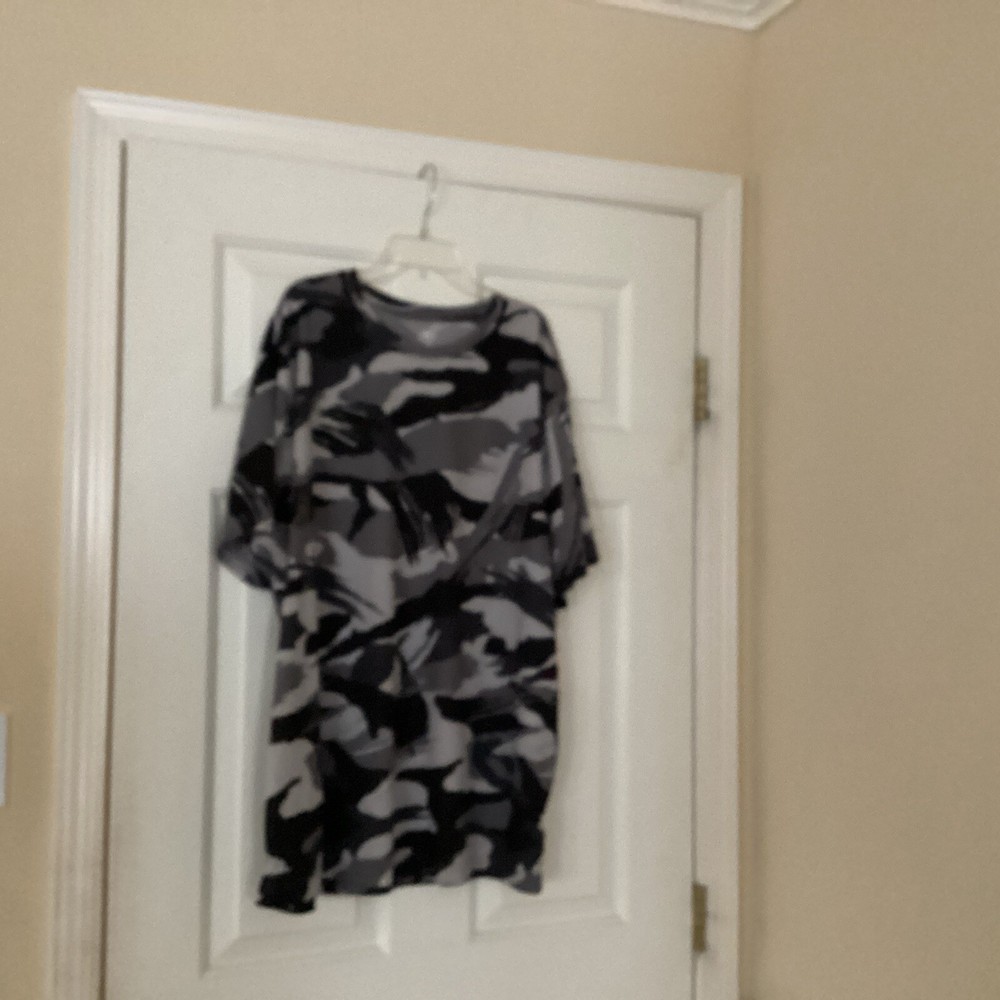 Athletic Works Jersey T-shirt Men Sz 2XL Gray / Black Short Sleeve Camo Print