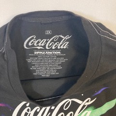 Coca-Cola Polar Bear Graphic T-Shirt Men’s 2XL Black Ripple Junction