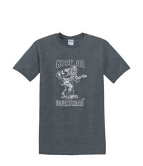 T-Shirt S to 2XL 3XL – KEEP ON SQUATCHIN – BIGFOOT SASQUATCH FUNNY Adult
