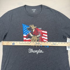 Wrangler Cowboy Riding Bull USA Flag Graphic T-Shirt Men’s XL NWT Gray