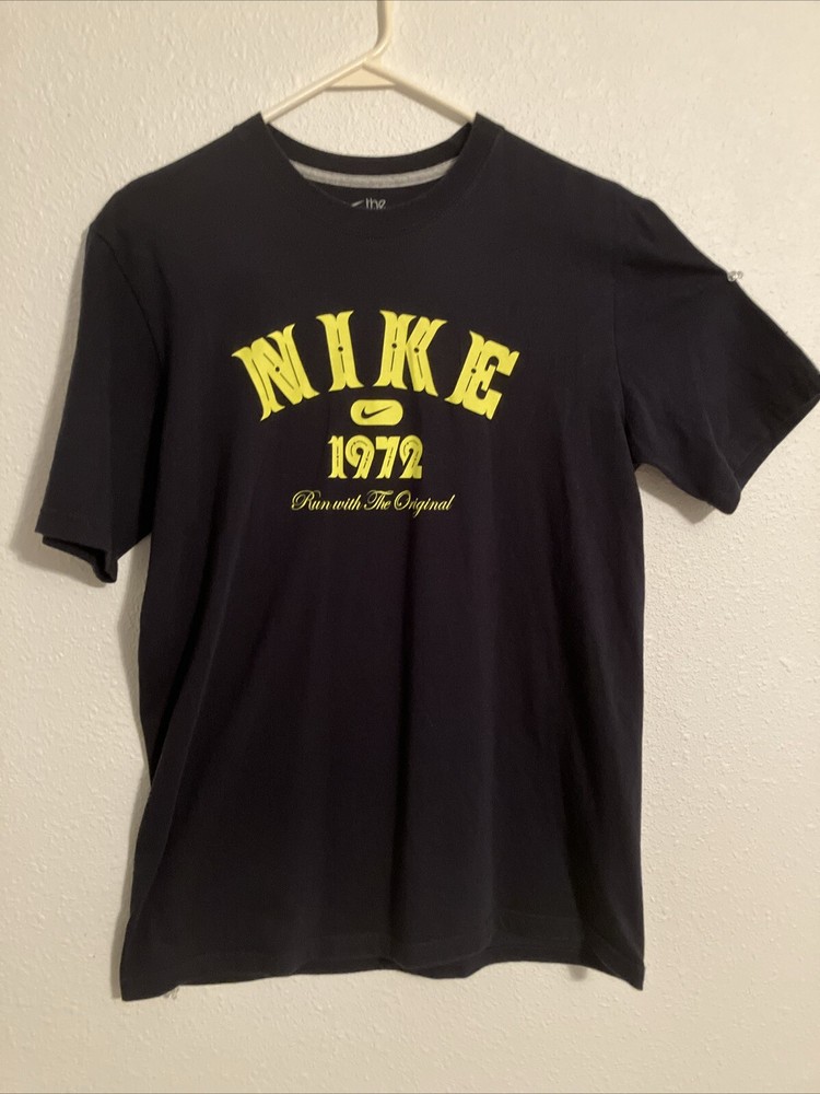 Nike Run With The Original T-Shirt Mens Size Medium Navy Blue With Yellow Logo