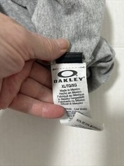 Oakley Henley Top Men Size XL Grey Long Sleeve Pull On