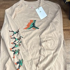 Jordan Men’s S Beige Graphic Print Jumpman Logo Crew Neck Long Sleeve Tee