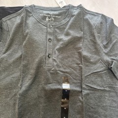 (2) Banana Republic Men Sz M Prem. Wash Henley Short Sleeve Black & Grey T-Shirt
