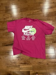 Nike World Tour XL Mens Pink Short Sleeve Tee Crew Neck Graphic Tourist City
