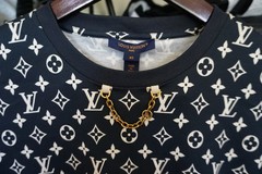 Retail $1160 Authentic LOUIS VUITTON Monogram T-Shirt Navy White Men XS