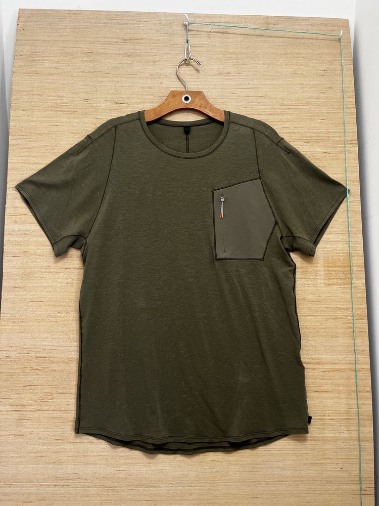 Lululemon Shirt Mens Medium Green Utility Pocket Zipper Tee Athletic Casual