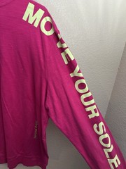 Nike Sportswear World Tour Long Sleeve T-Shirt Large Fireberry Pink Glown N Dark