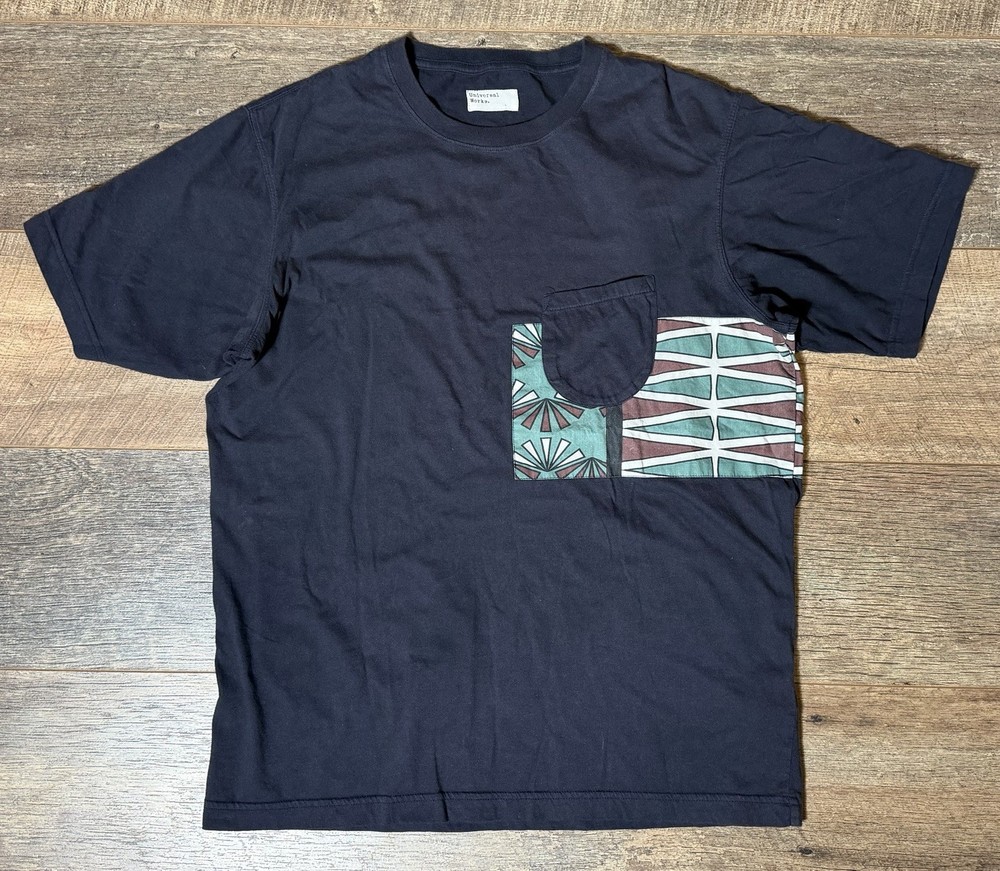 Universal Works T Shirt Mens Size Large Pocket Tee Navy Blue Geometric Pattern