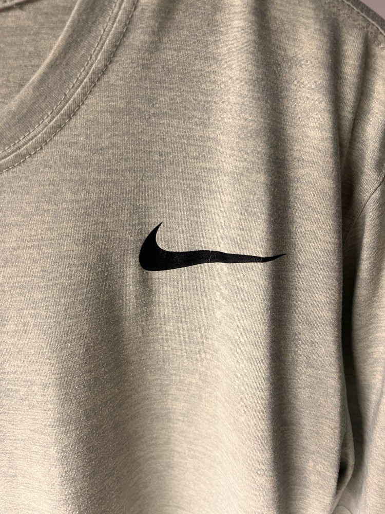 Nike Dri-FIT The Nike Tee Men’s Gray Knit Logo T-Shirt Crew Neck Size M