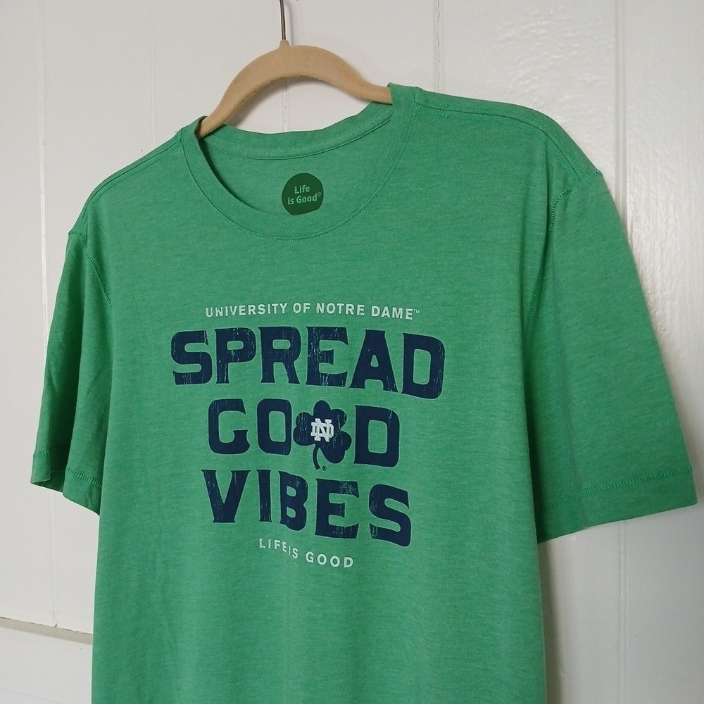 Life is Good Notre Dame T-Shirt Spread Good Vibes Men’s Medium Classic Fit Green