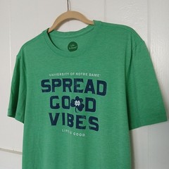 Life is Good Notre Dame T-Shirt Spread Good Vibes Men’s Medium Classic Fit Green