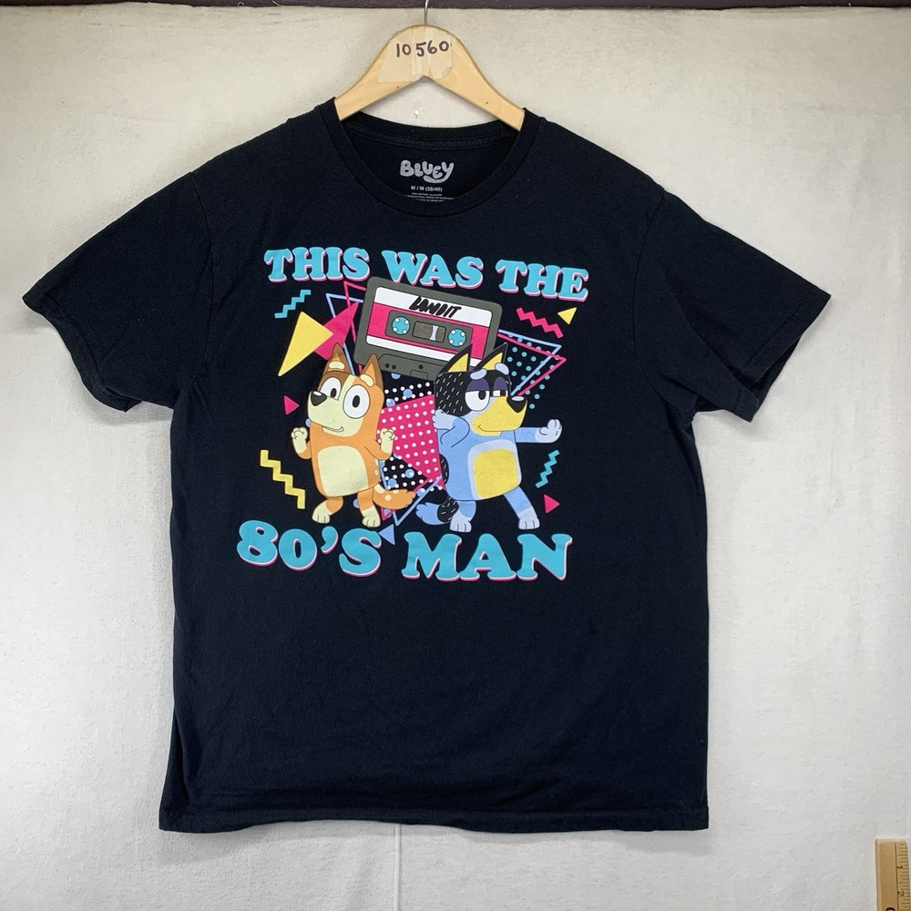 Bluey This Was The 80’s Man Bandit & Chilli Black T-Shirt Men’s Medium 38-40