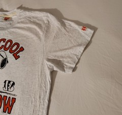 HOMAGE Cincinnati Bengals Joe Cool Burrow Snoopy Peanuts Graphic Tee Men’s (L)