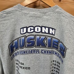 Vintage 1999 NCAA UConn Huskies Champions T-Shirt Men Large Pro Player 90s