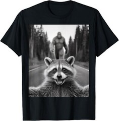 Scared Raccoon Selfie With Sasquatch Bigfoot , Funny Raccoon T-Shirt