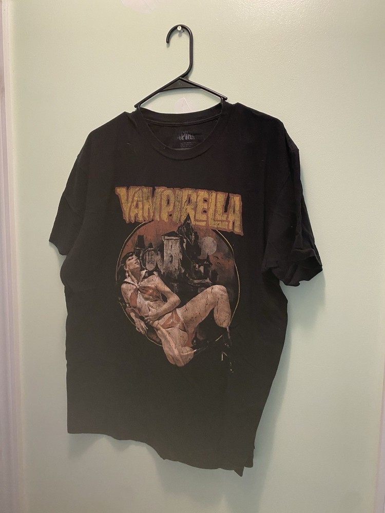 Vampirella Fright Rags Shirt XL Warren Harris Comic Dynamite Entertainment OOP