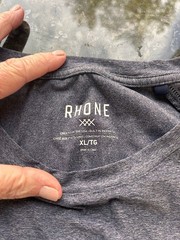 RHÔNE Reign Long Sleeve T in Midnight Heather. Anti Odor. SPF 50+. Raglan. EUC