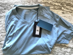 Kenneth Cole Performance Active Short Sleeve TShirt Large $49 MINT FREE SHIPPING