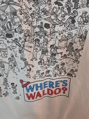 Where’s Waldo Book Beach Graphic Cartoon T-Shirt Size L Large Ripple Junction